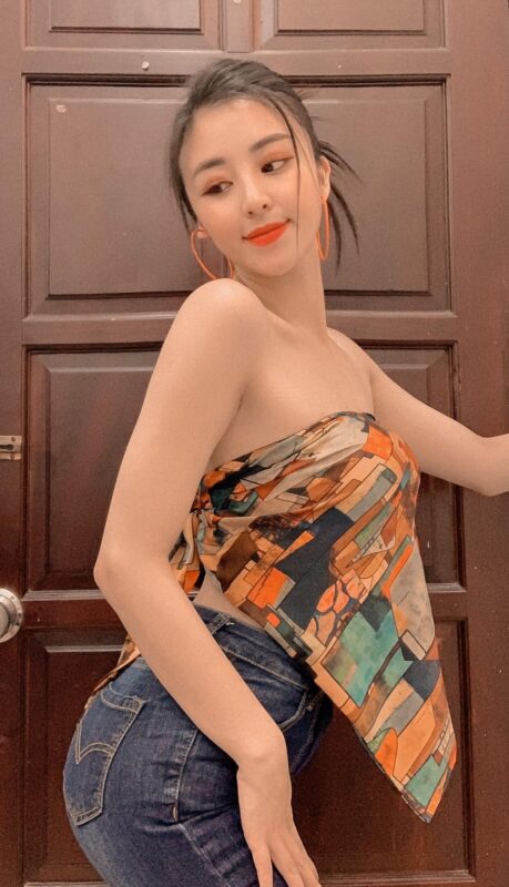 Hot girl bánh tráng trộn: Từ giản dị đến sang chảnh