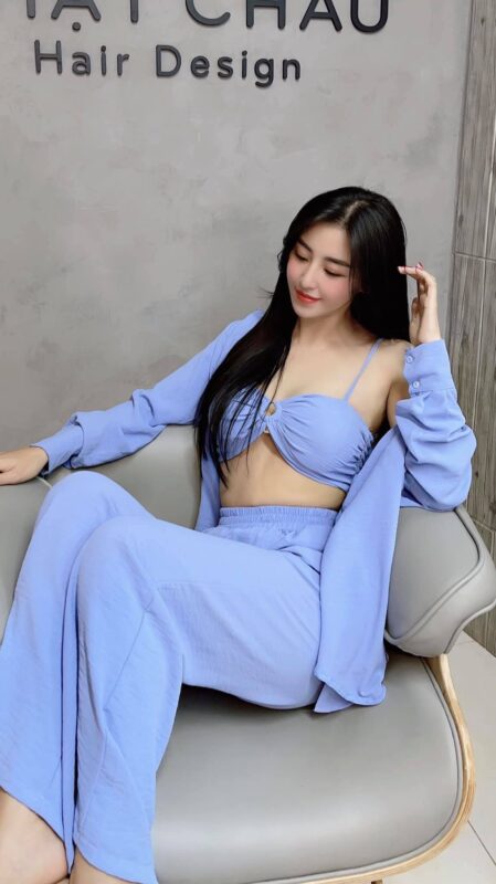Hot girl bánh tráng trộn: Từ giản dị đến sang chảnh
