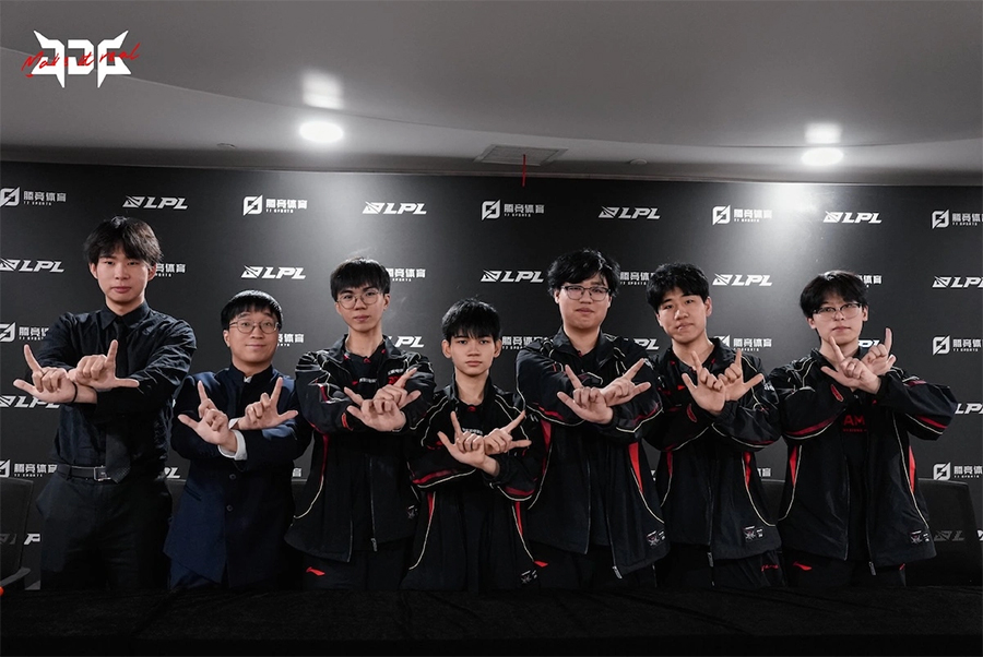 JD Gaming giành giải Đội tuyển Esports của năm