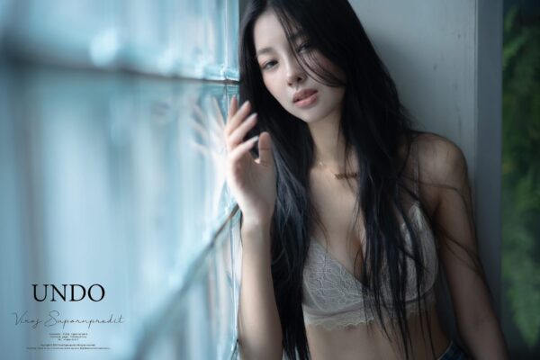 Model Thailand Gây Sốt Với Bộ Ảnh Trắng Đen