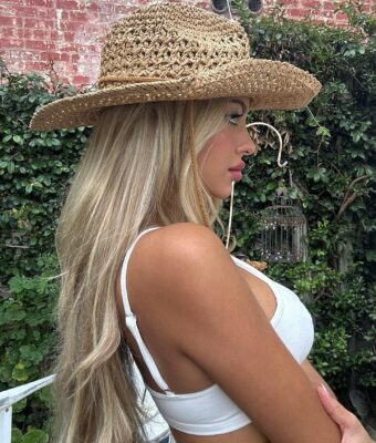 sophie.saintt 1703707998 3267261959754097849 11075059279